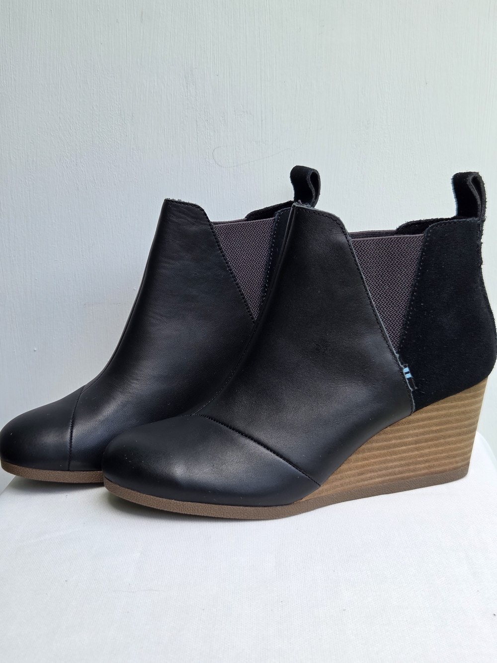 NWOT TOMS Women's Kelsey Wedge Booties Size-7